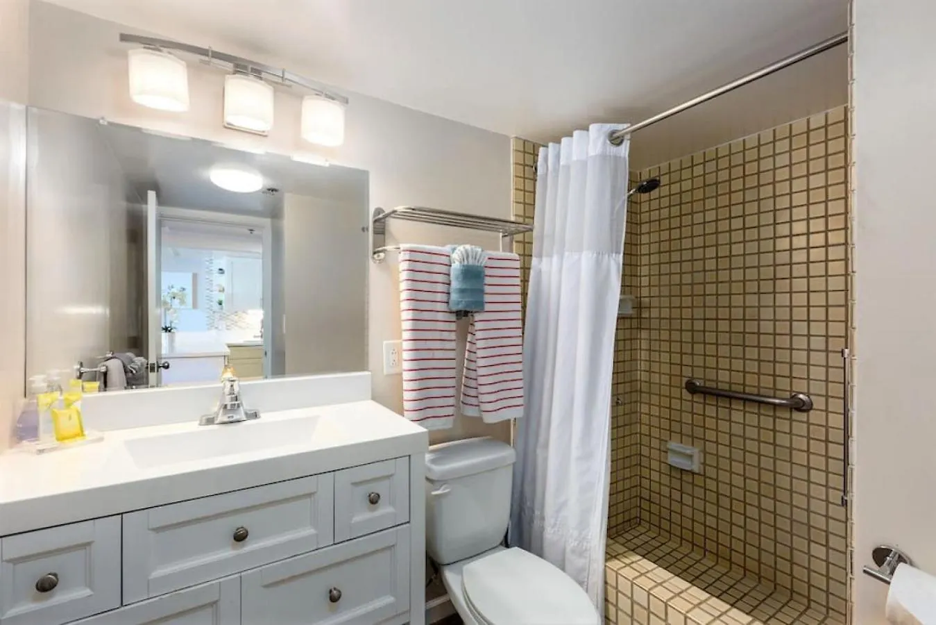 1519 Ilikai Collection 9. Beachfront Resort, Upgraded Honolulu Lejlighed