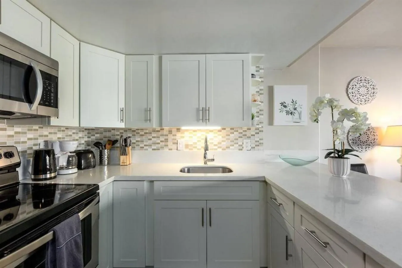 1519 Ilikai Collection 9. Beachfront Resort, Upgraded Honolulu USA